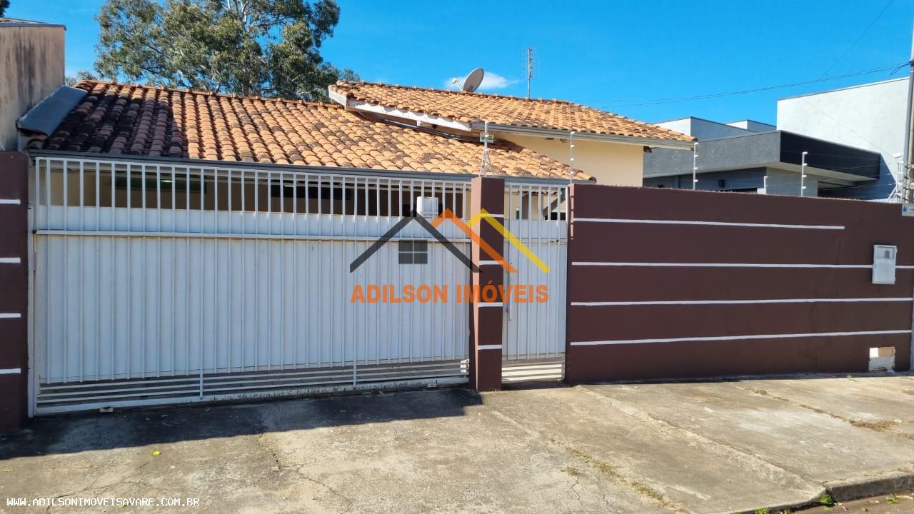 Casa à venda com 3 quartos, 308m² - Foto 1