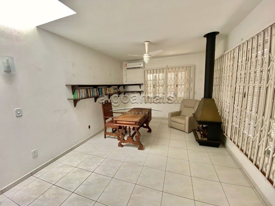 Casa à venda com 4 quartos, 200m² - Foto 14