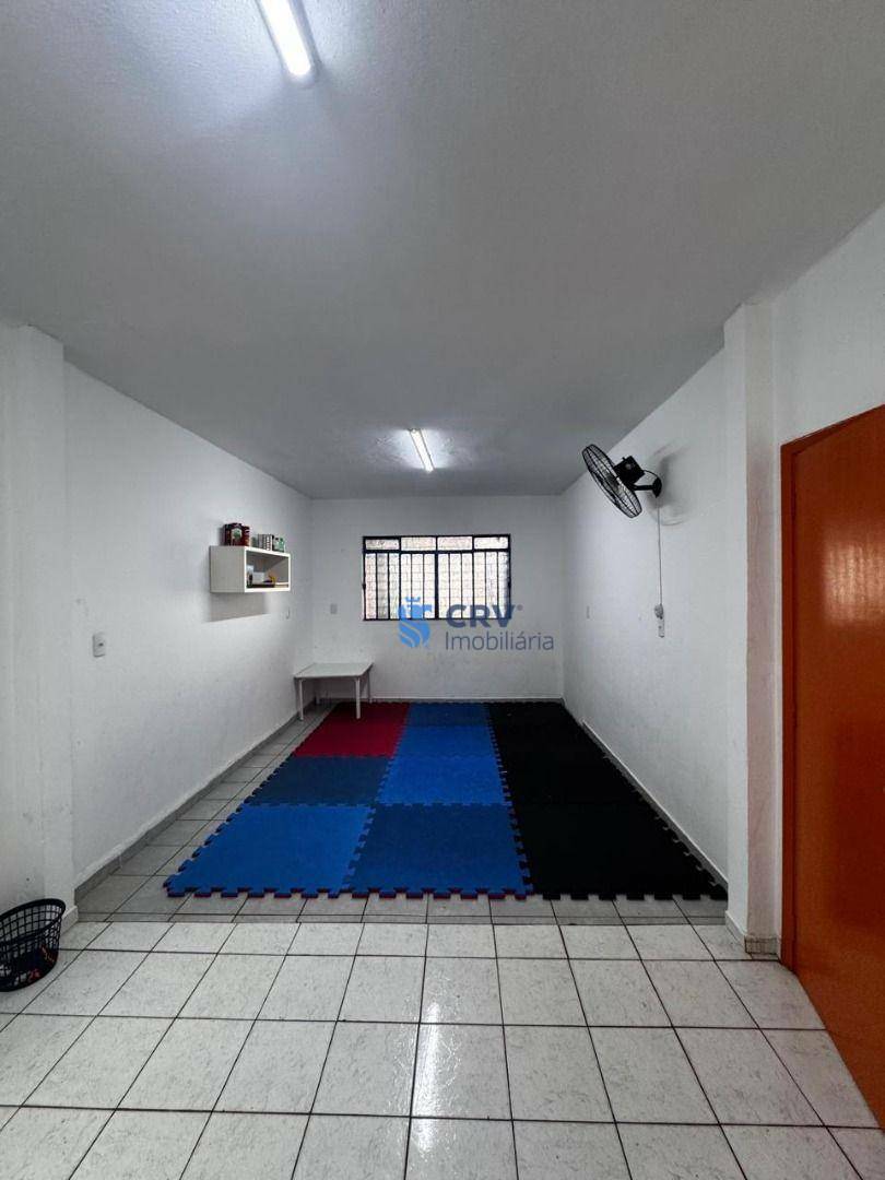 Sobrado para alugar com 2 quartos, 300m² - Foto 5