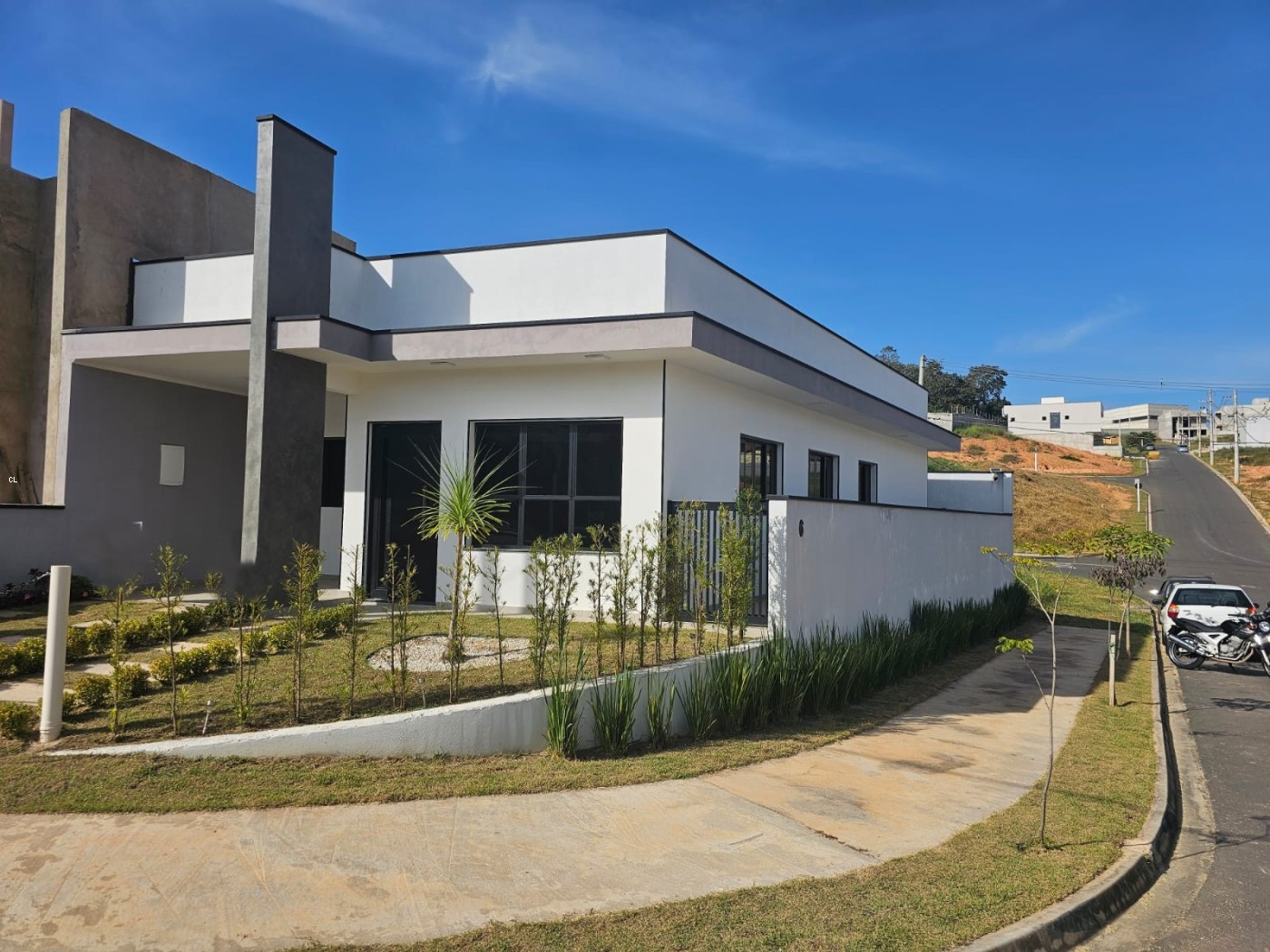 Casa à venda com 3 quartos, 183m² - Foto 1