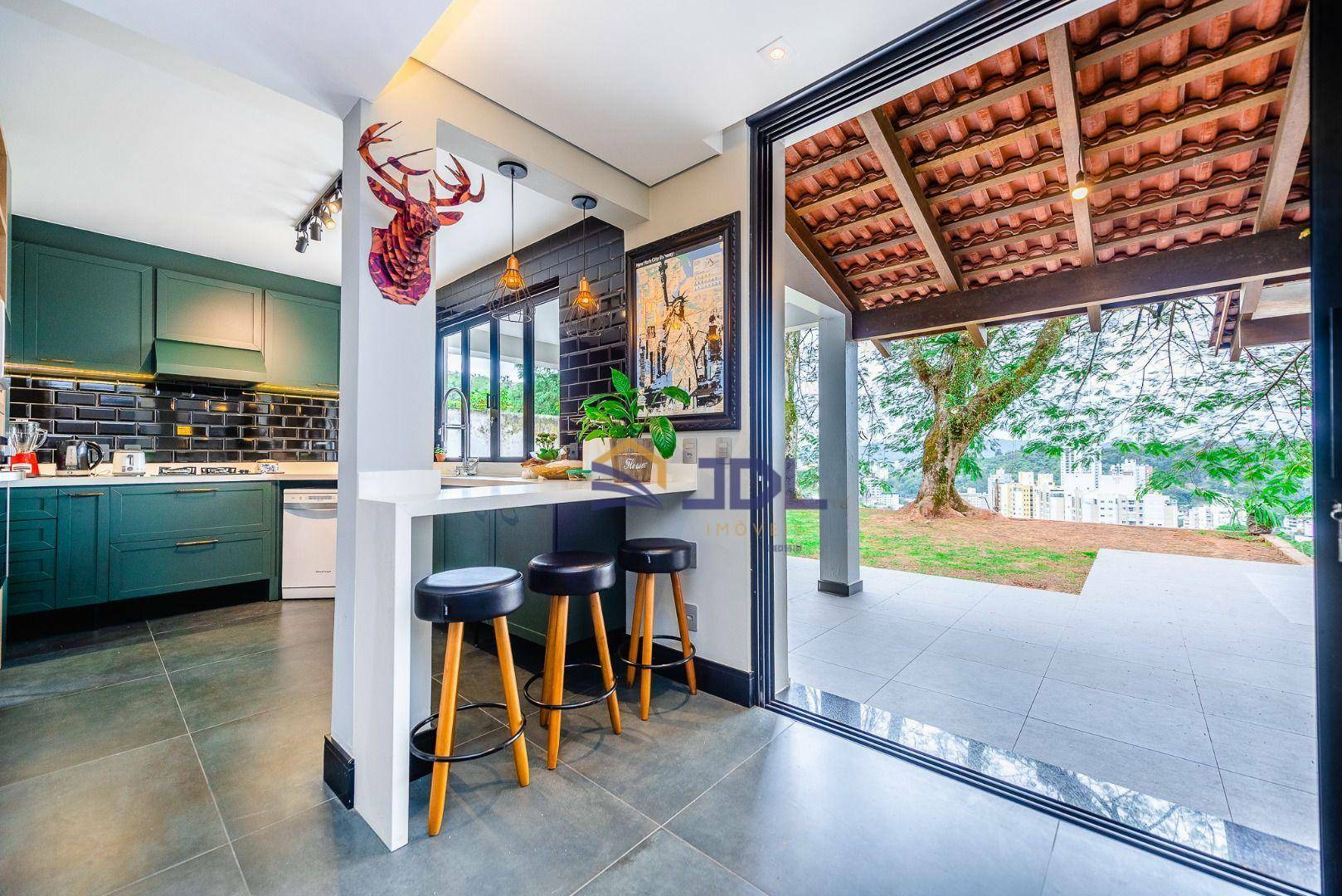 Casa à venda com 3 quartos, 248m² - Foto 7