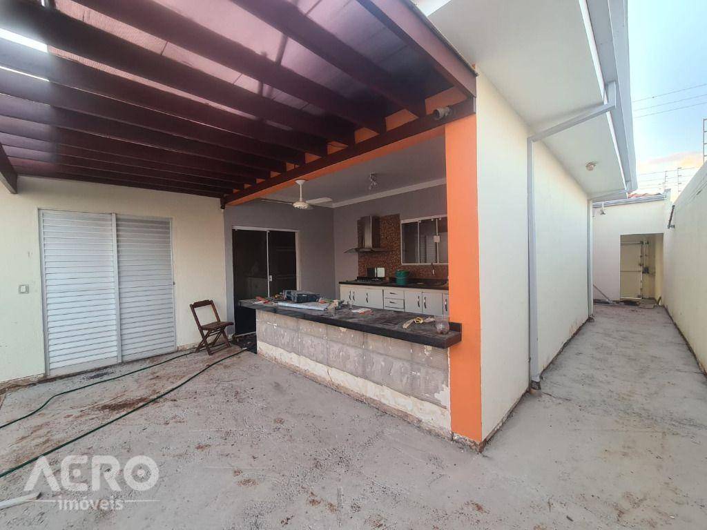 Casa à venda com 3 quartos, 220m² - Foto 12