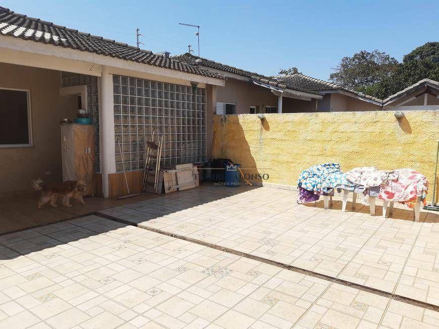 Casa à venda com 3 quartos, 200m² - Foto 1