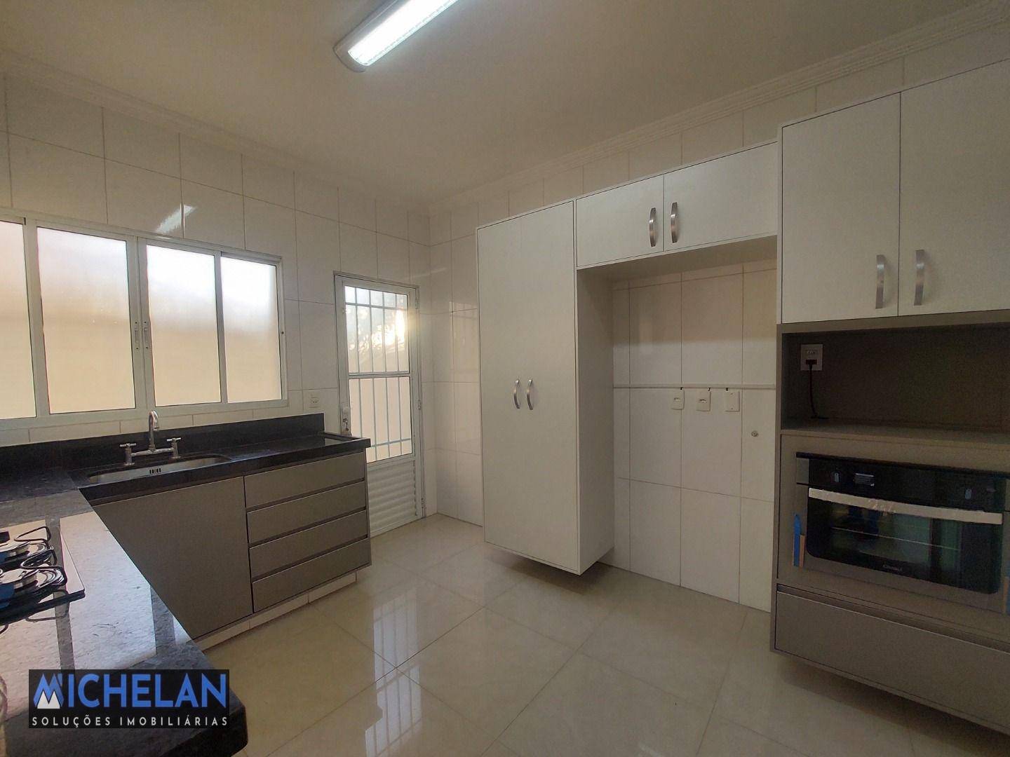 Casa de Condomínio para alugar com 3 quartos, 220m² - Foto 16