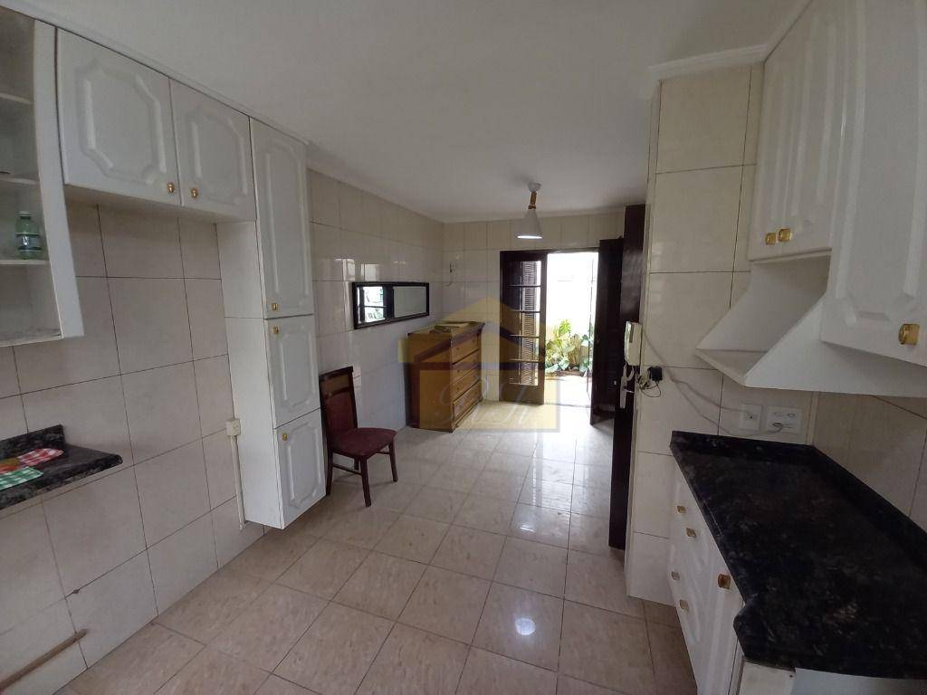 Casa à venda e aluguel com 3 quartos, 220m² - Foto 27