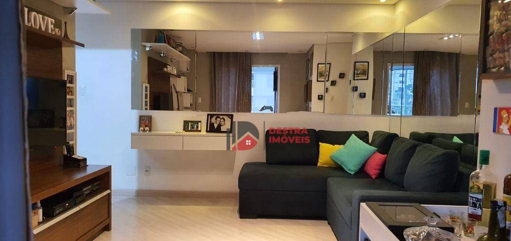 Apartamento à venda com 2 quartos, 70m² - Foto 7