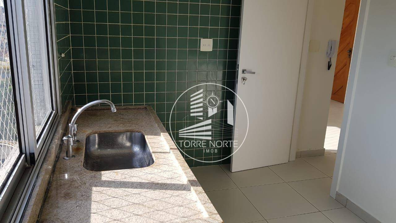 Apartamento à venda com 2 quartos, 67m² - Foto 2