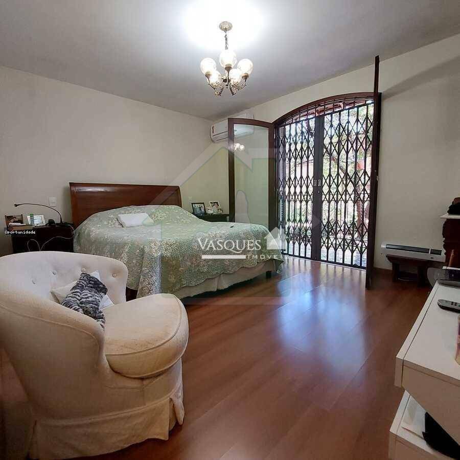 Casa à venda com 3 quartos, 316m² - Foto 8