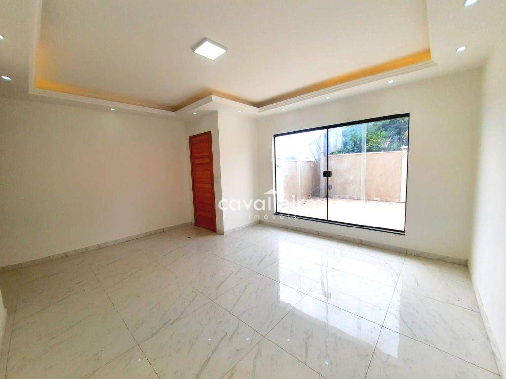 Casa à venda com 3 quartos, 102m² - Foto 4