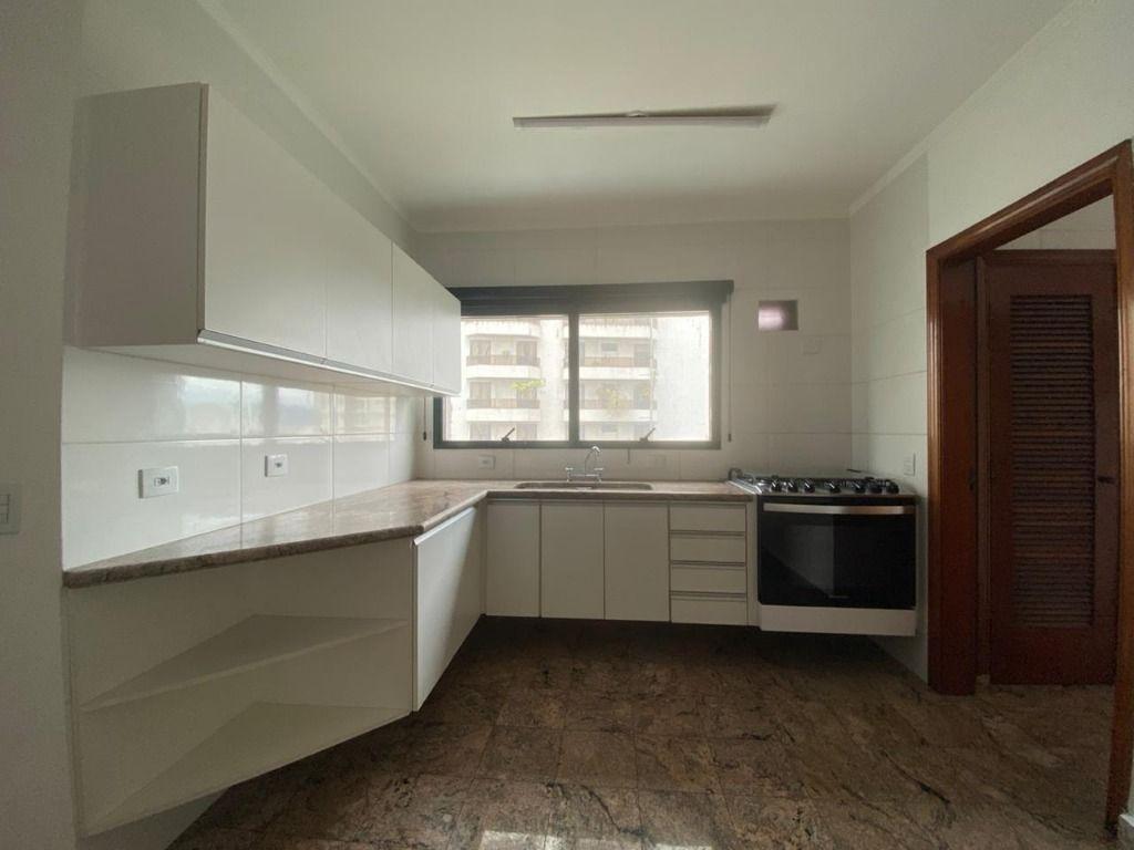 Apartamento à venda com 3 quartos, 157m² - Foto 17