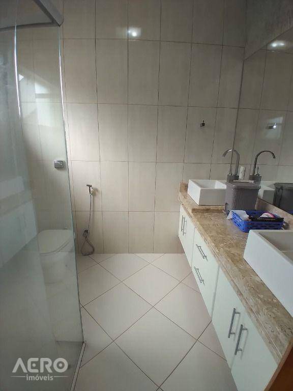 Casa à venda e aluguel com 3 quartos, 230m² - Foto 6