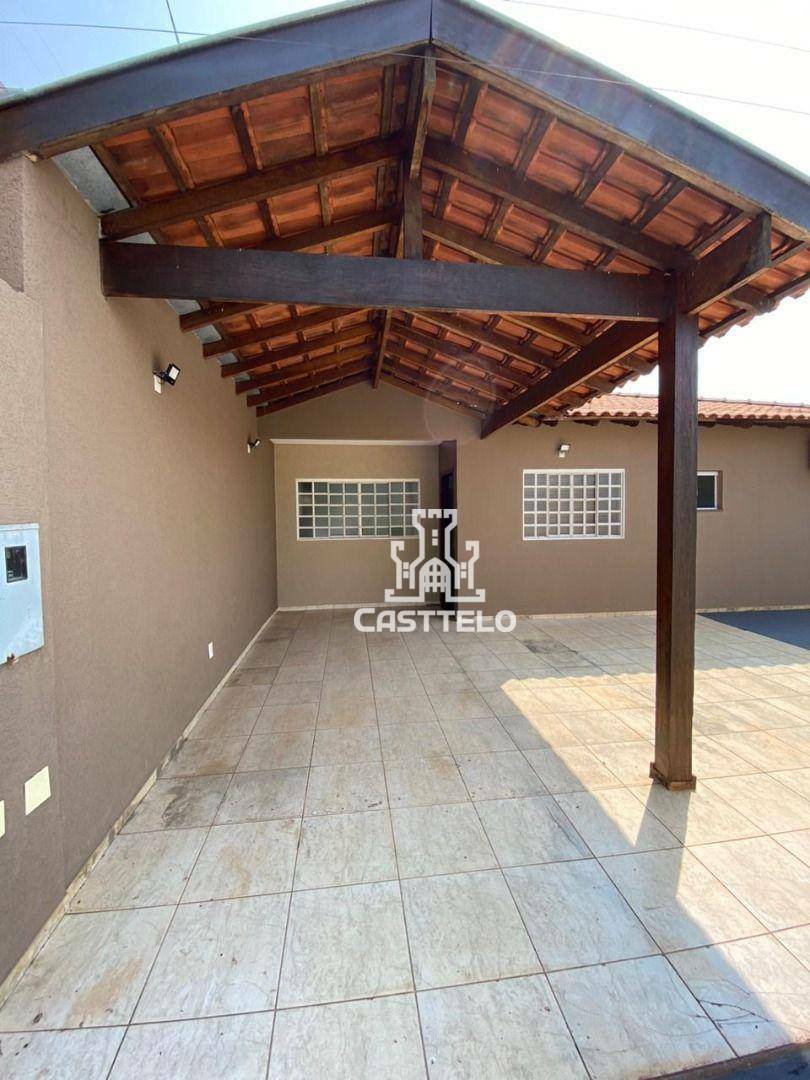 Casa à venda com 2 quartos, 130m² - Foto 1