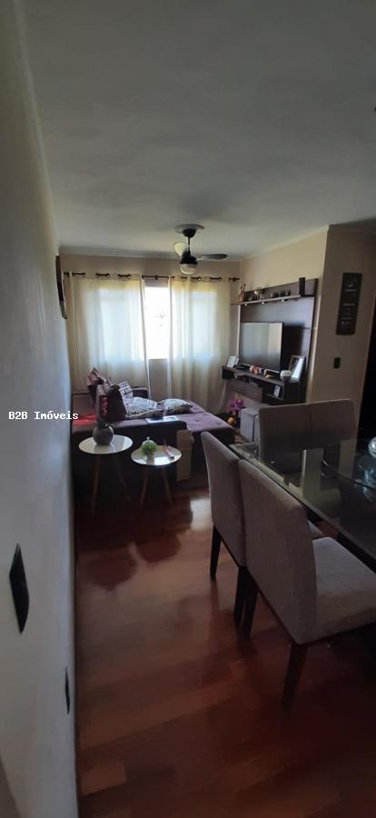 Apartamento à venda com 2 quartos, 64m² - Foto 2