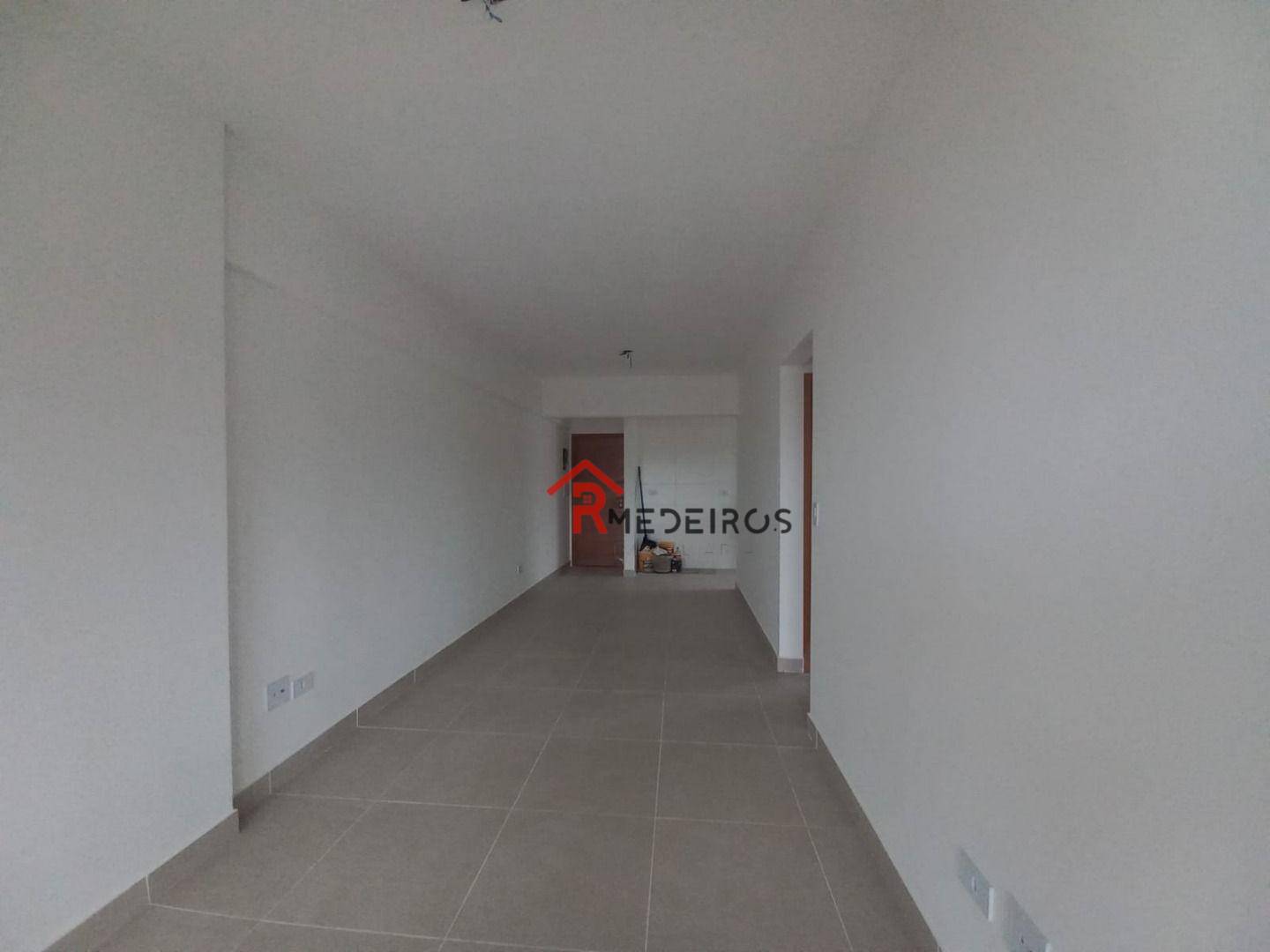 Apartamento à venda com 2 quartos, 68m² - Foto 3