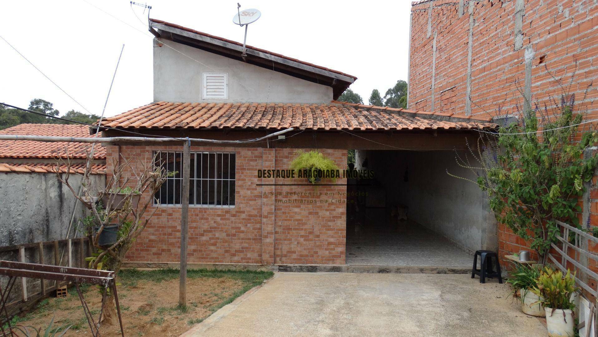 Casa à venda com 2 quartos, 100m² - Foto 1