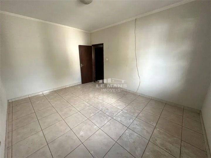 Casa para alugar com 3 quartos, 190m² - Foto 3