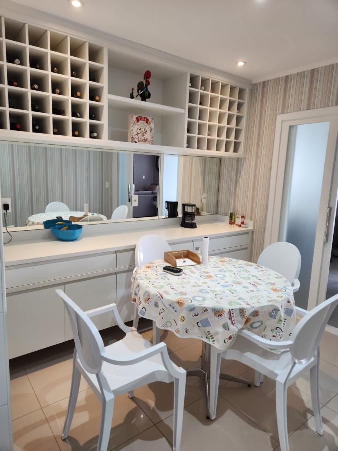 Apartamento à venda com 3 quartos, 206m² - Foto 3