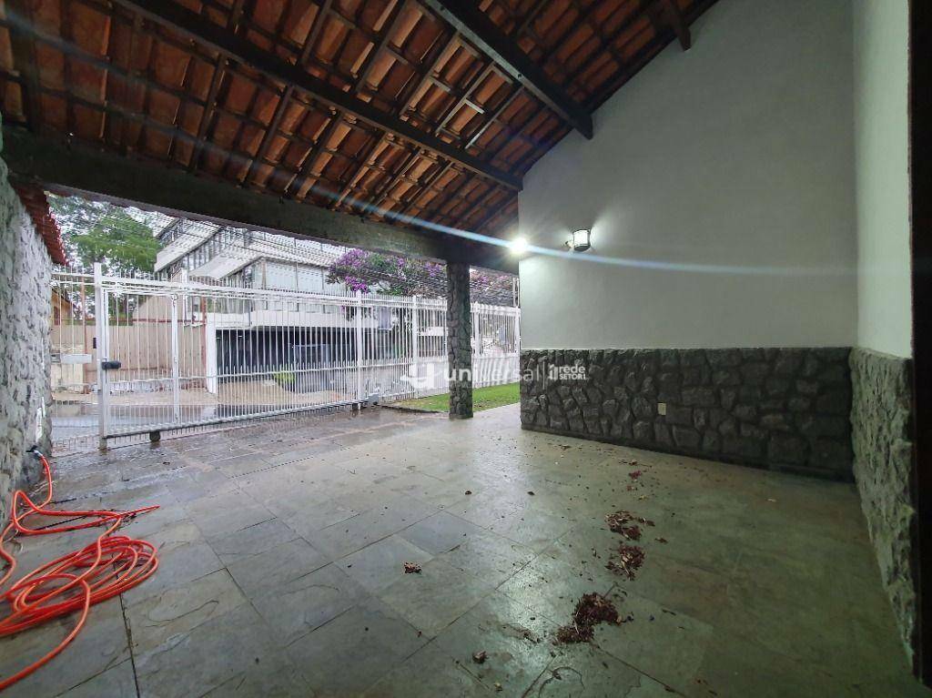Casa de Condomínio para alugar com 4 quartos, 170m² - Foto 5