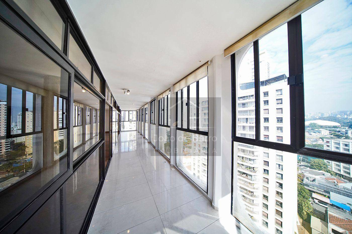 Apartamento à venda e aluguel com 4 quartos, 215m² - Foto 1