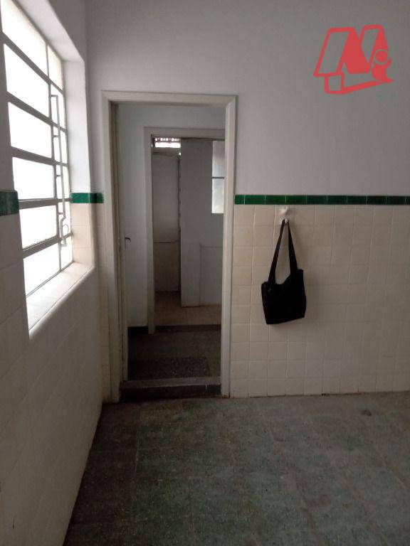 Casa à venda com 6 quartos, 200m² - Foto 11