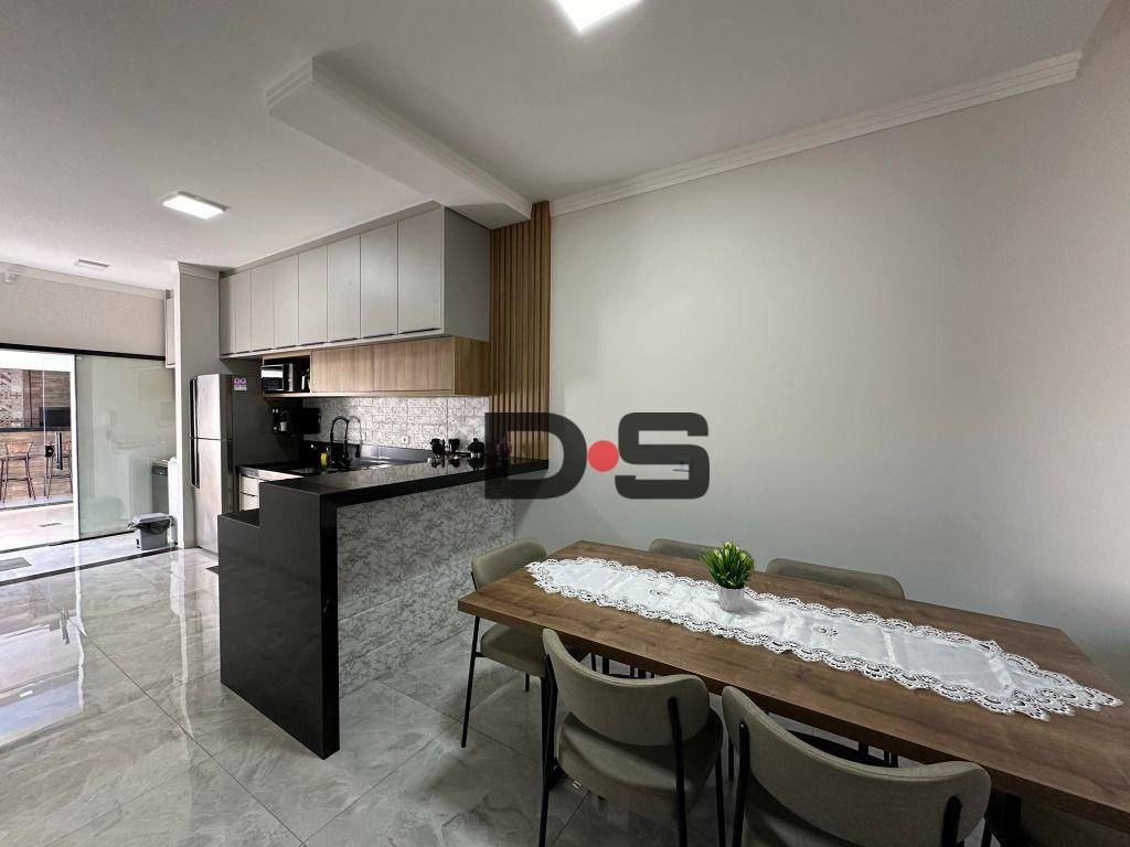 Casa à venda com 2 quartos, 110m² - Foto 4