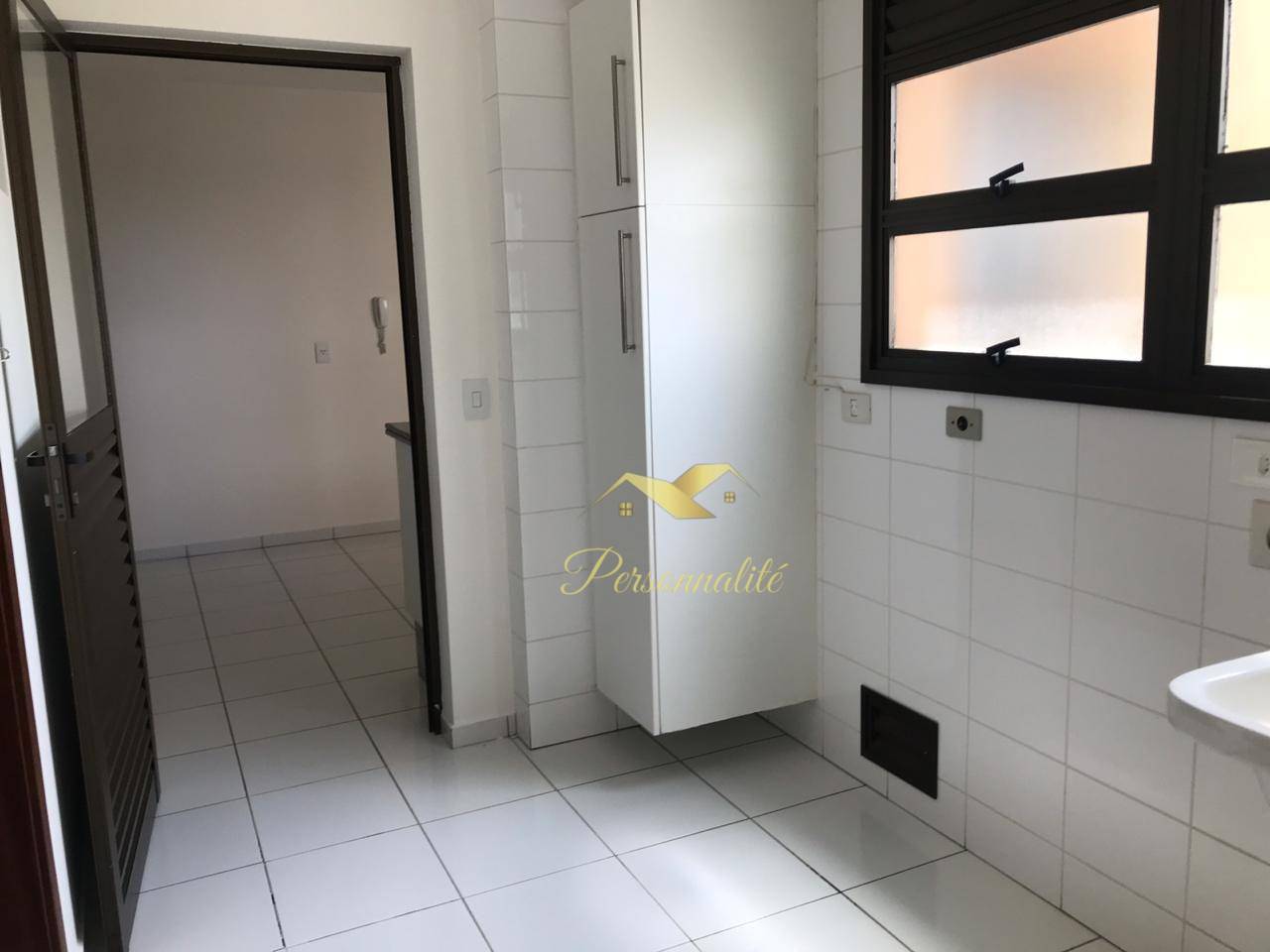 Apartamento à venda com 3 quartos, 217m² - Foto 4