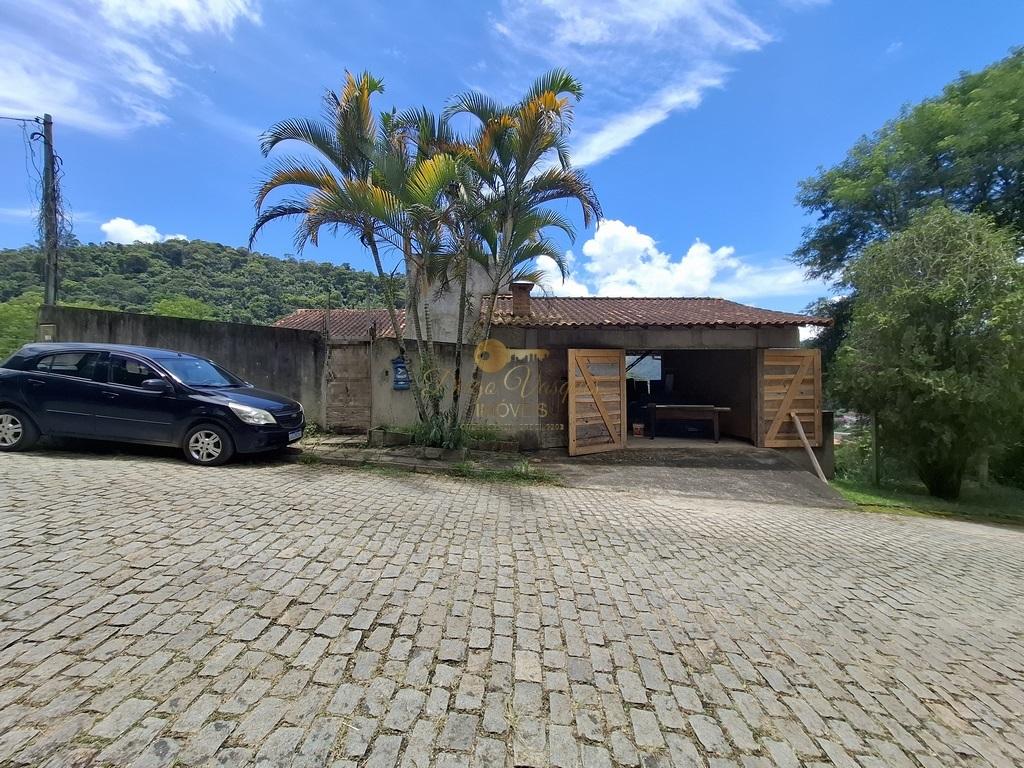 Casa à venda com 3 quartos, 800m² - Foto 1