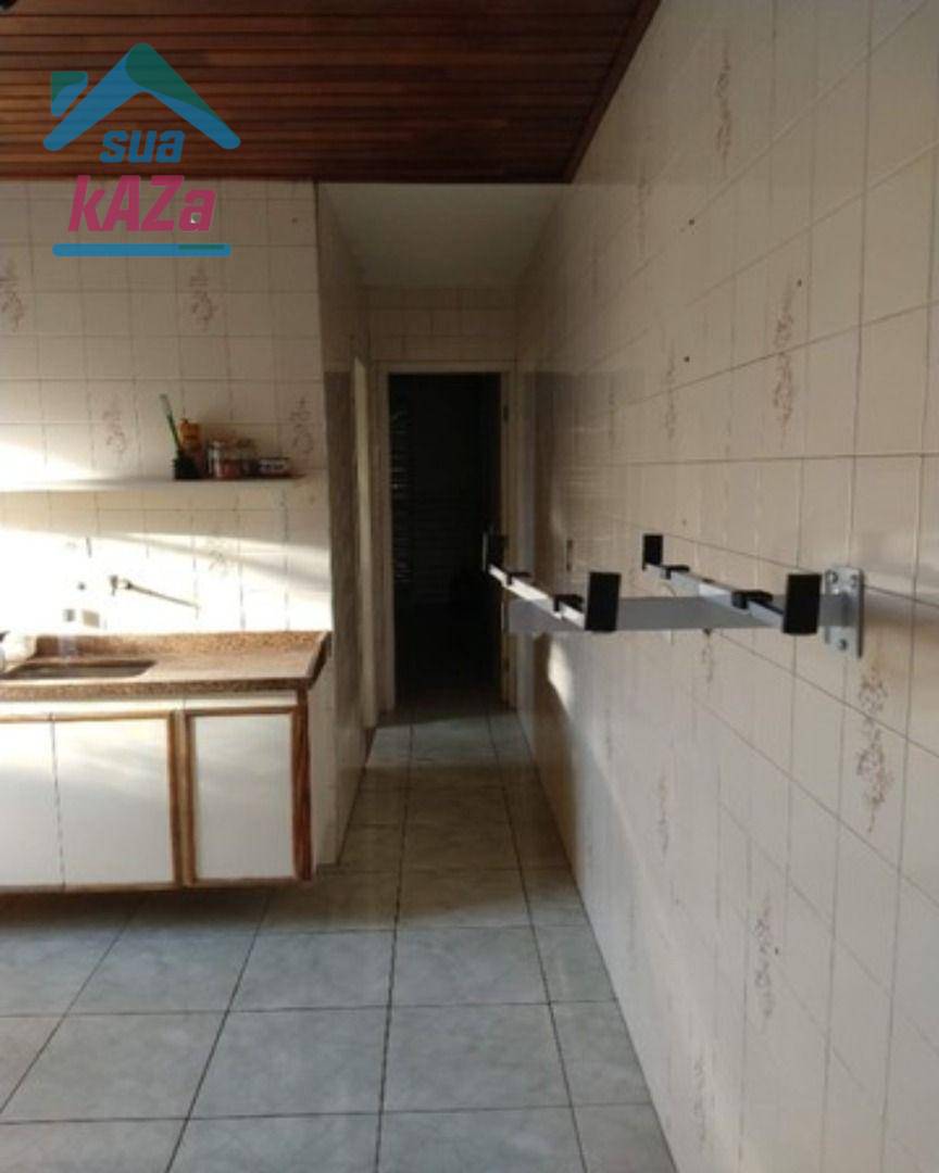 Casa à venda com 4 quartos, 220m² - Foto 2