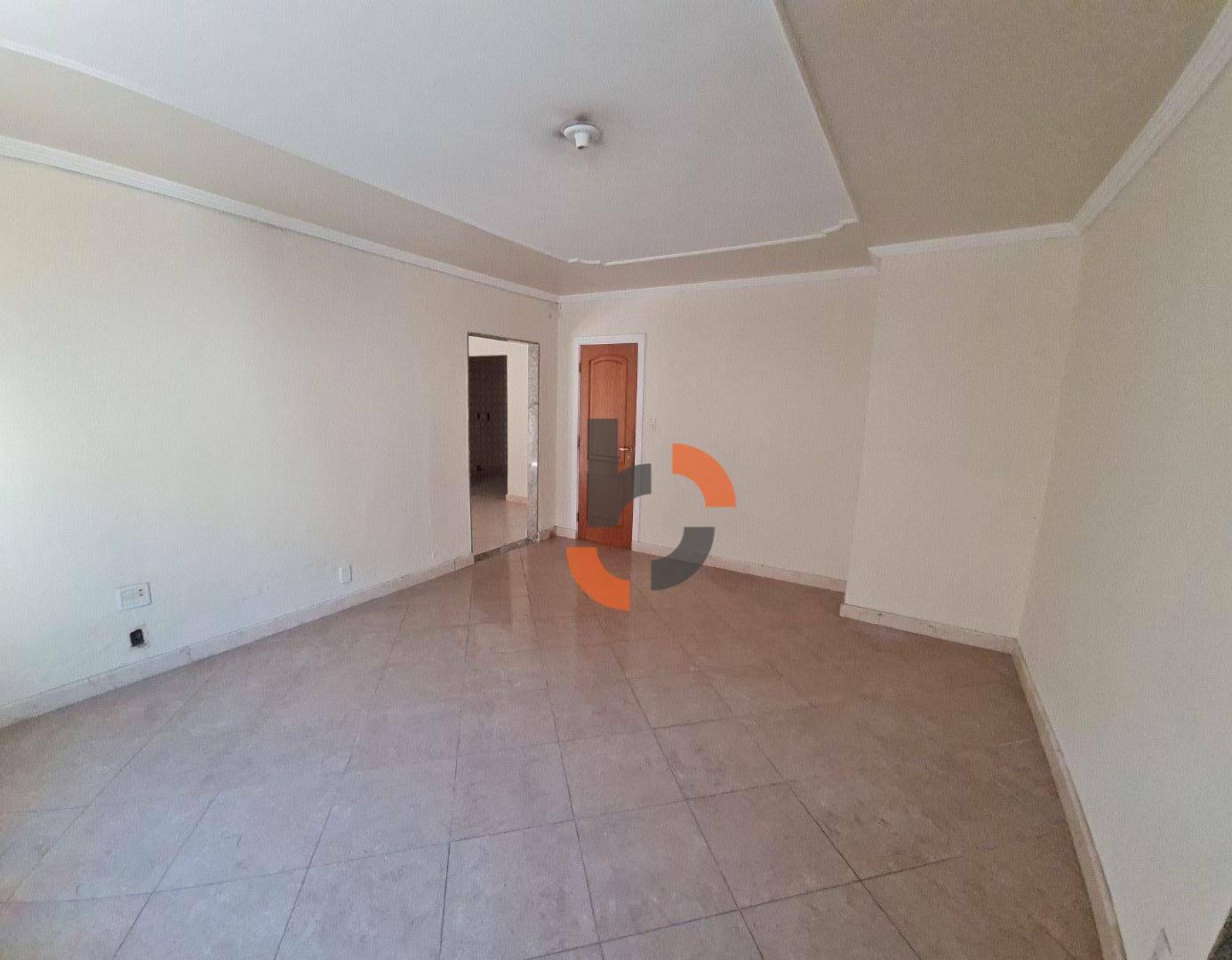 Casa de Condomínio à venda com 6 quartos, 300m² - Foto 2