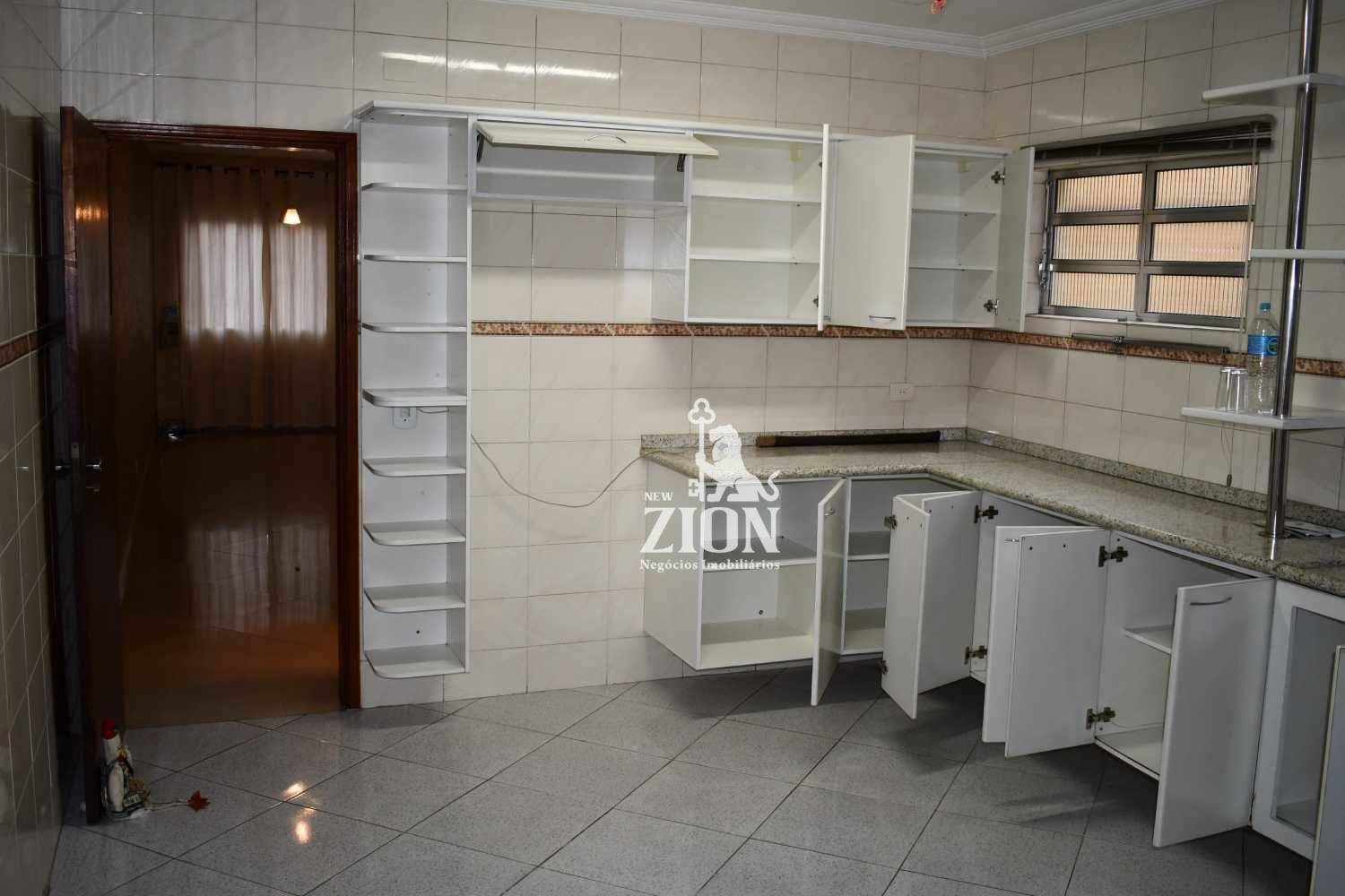 Sobrado à venda com 3 quartos, 240m² - Foto 1