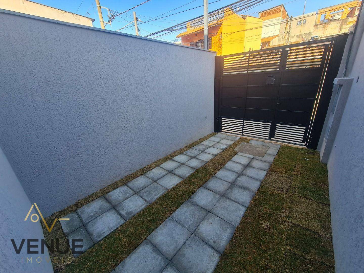 Casa à venda com 2 quartos, 70m² - Foto 2