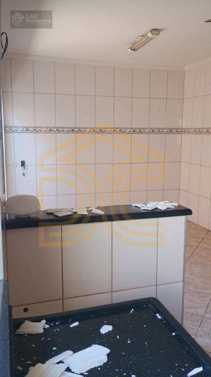 Casa para alugar com 3 quartos, 263m² - Foto 9