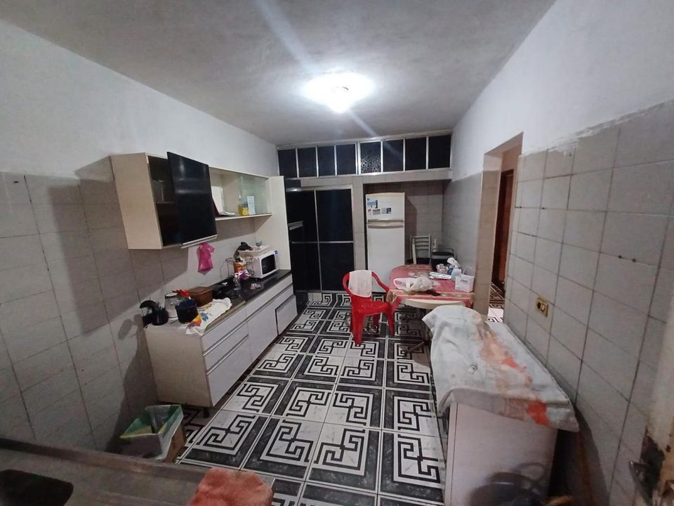 Casa à venda com 3 quartos, 180m² - Foto 2