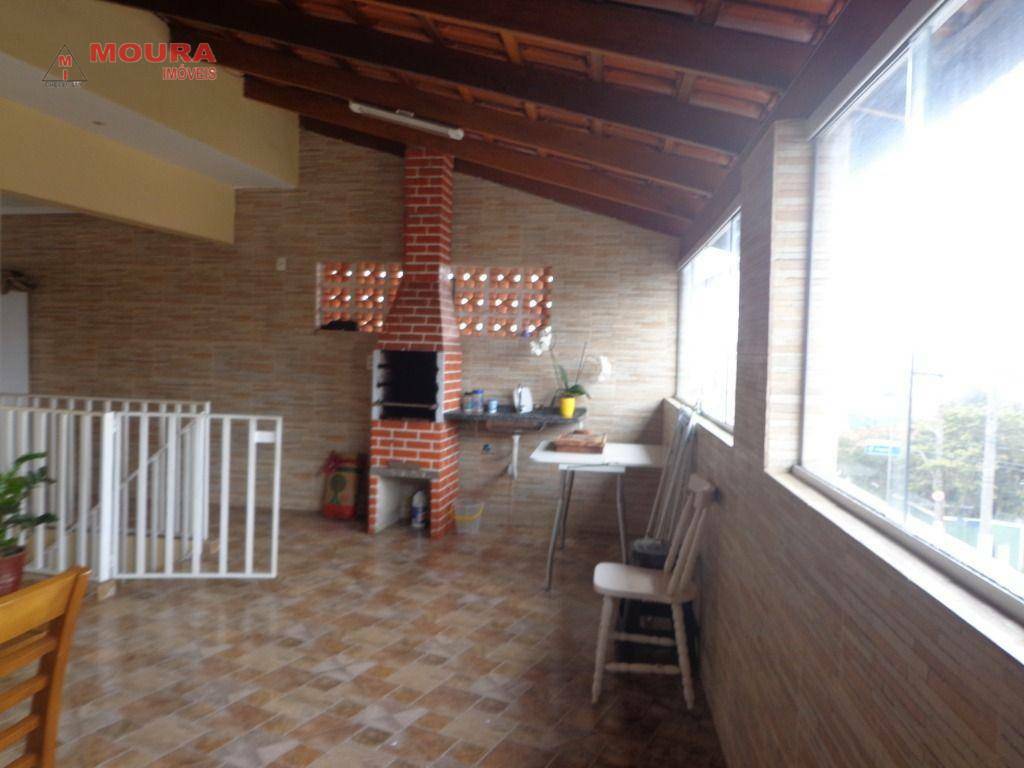 Casa à venda com 4 quartos, 215m² - Foto 2