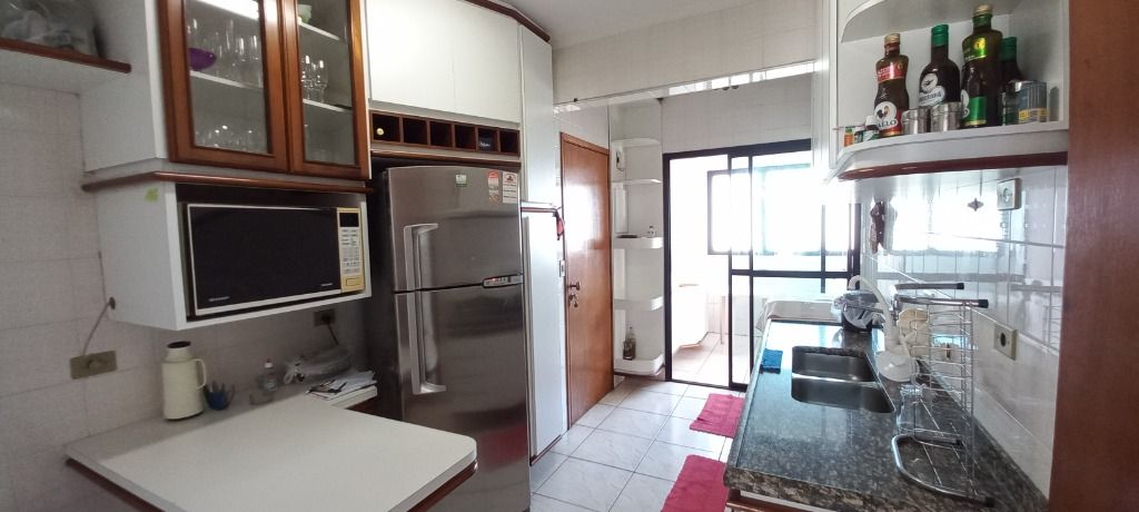 Apartamento para alugar com 2 quartos, 107m² - Foto 11