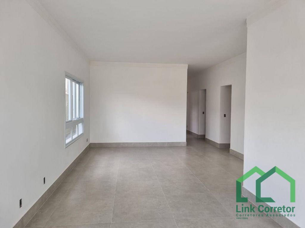 Casa à venda com 4 quartos, 258m² - Foto 4