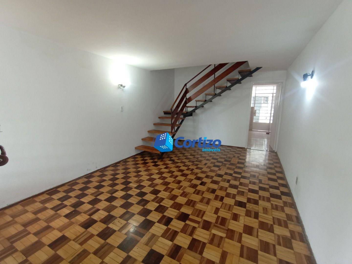 Casa para alugar com 2 quartos, 100m² - Foto 1