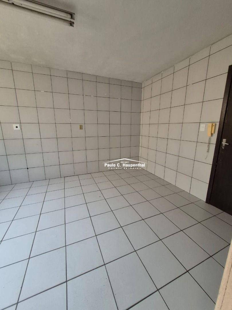 Apartamento para alugar com 2 quartos, 65m² - Foto 8