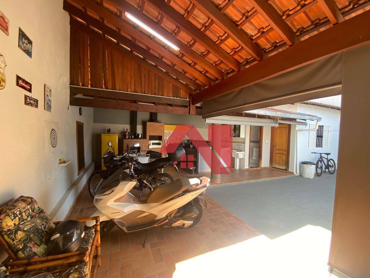 Casa à venda com 3 quartos, 228m² - Foto 9