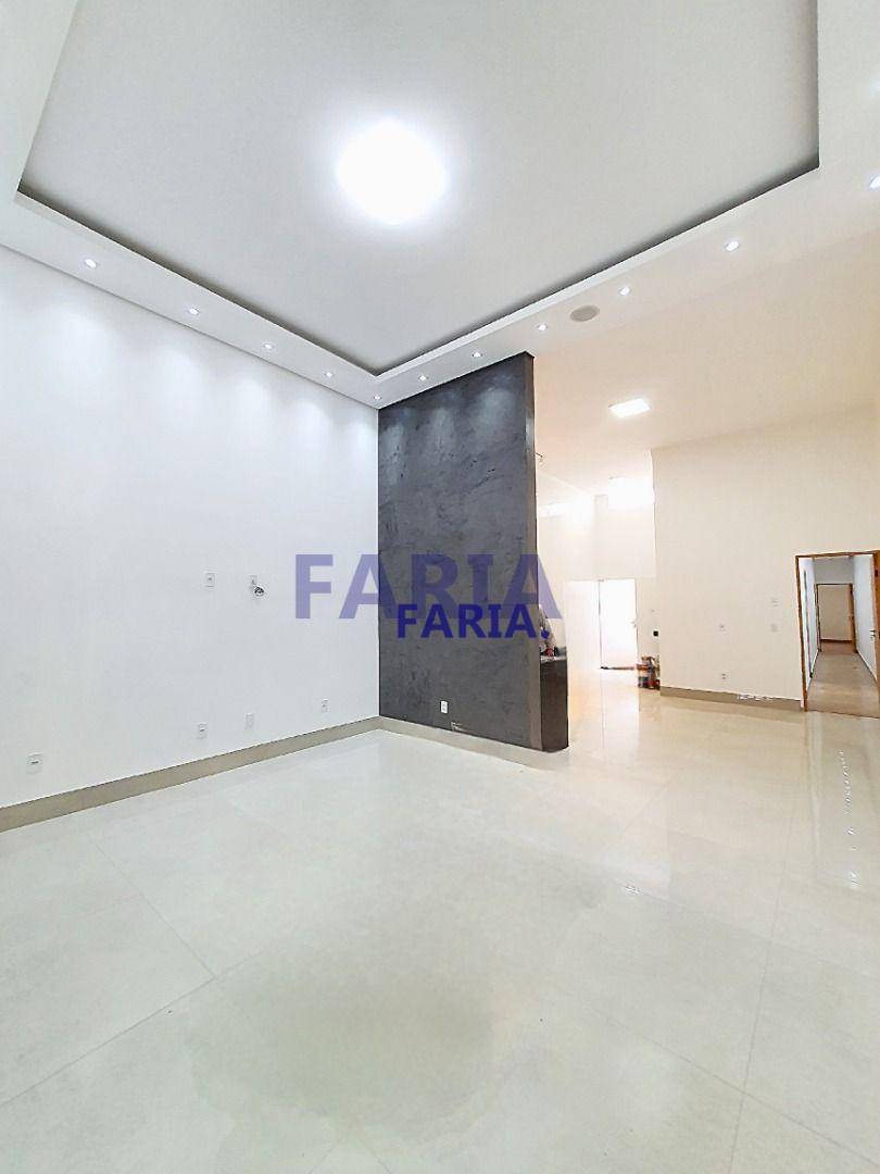 Casa à venda com 3 quartos, 136m² - Foto 1