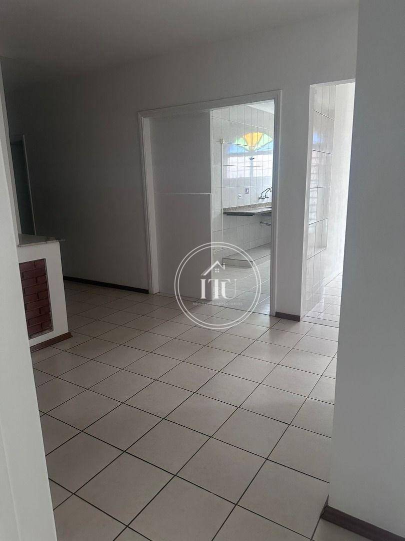 Casa para alugar com 6 quartos, 224m² - Foto 36