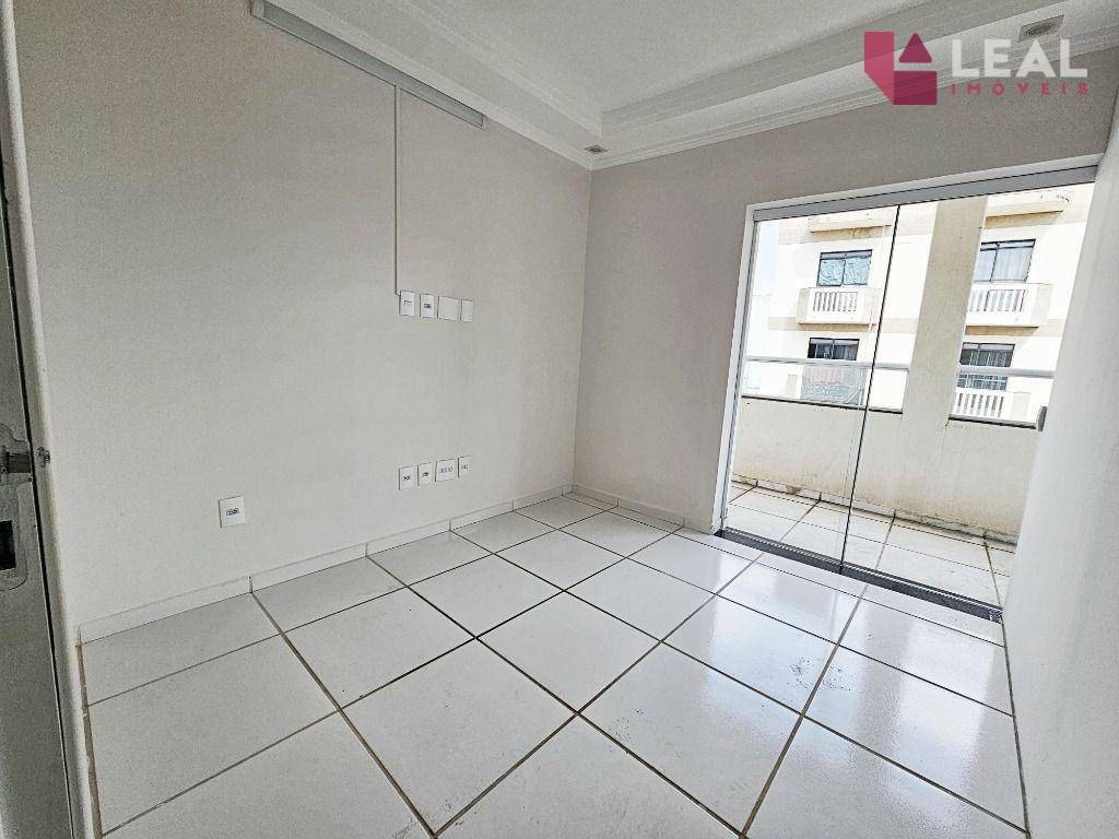 Apartamento para alugar com 3 quartos, 110m² - Foto 8