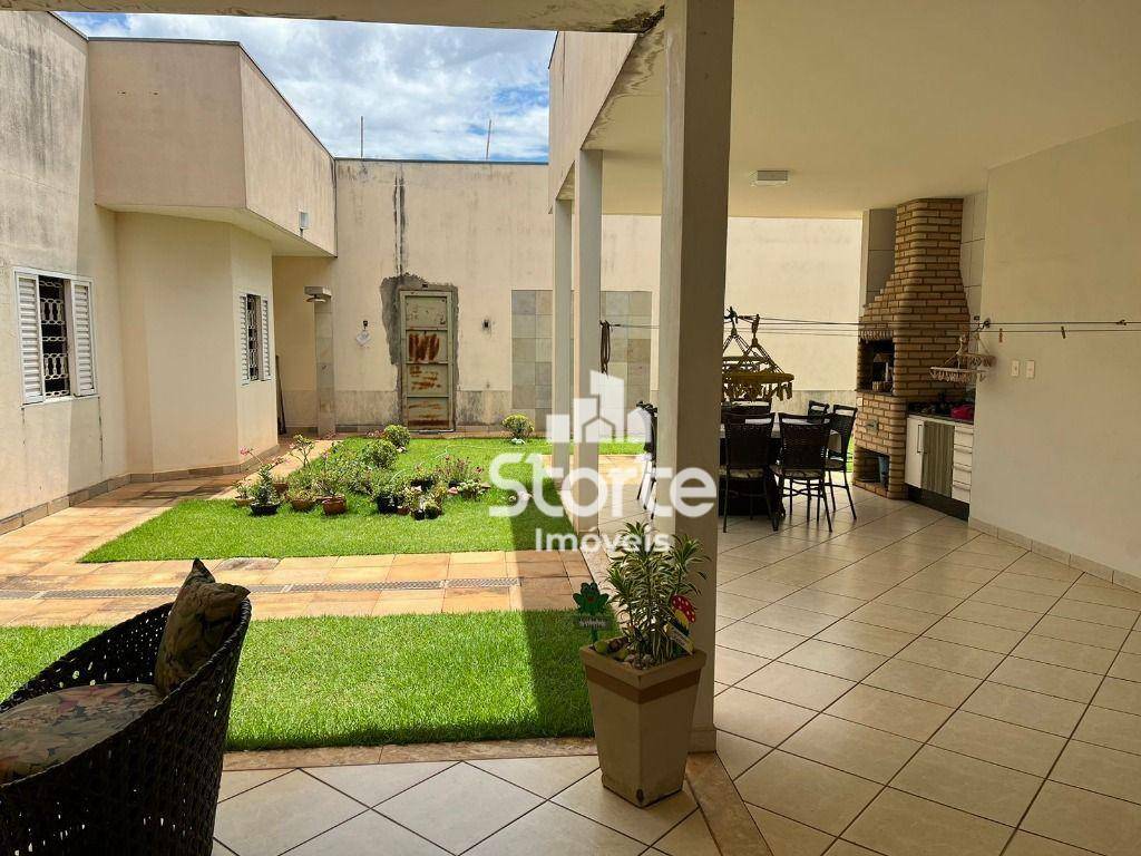 Casa à venda com 3 quartos, 340m² - Foto 16