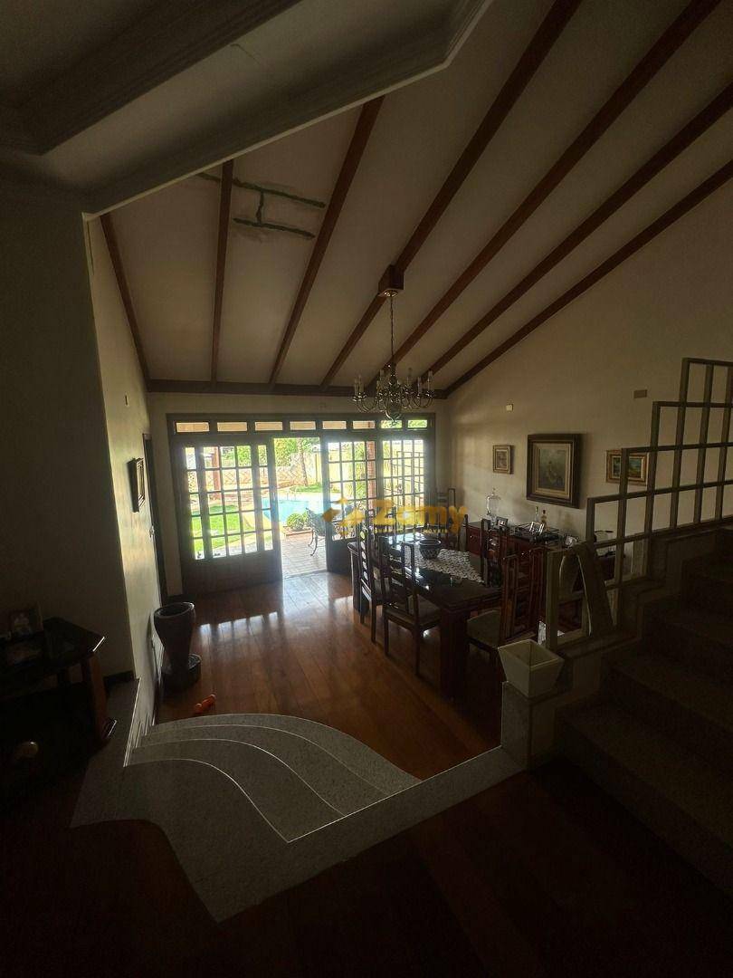 Casa à venda com 3 quartos, 250m² - Foto 18