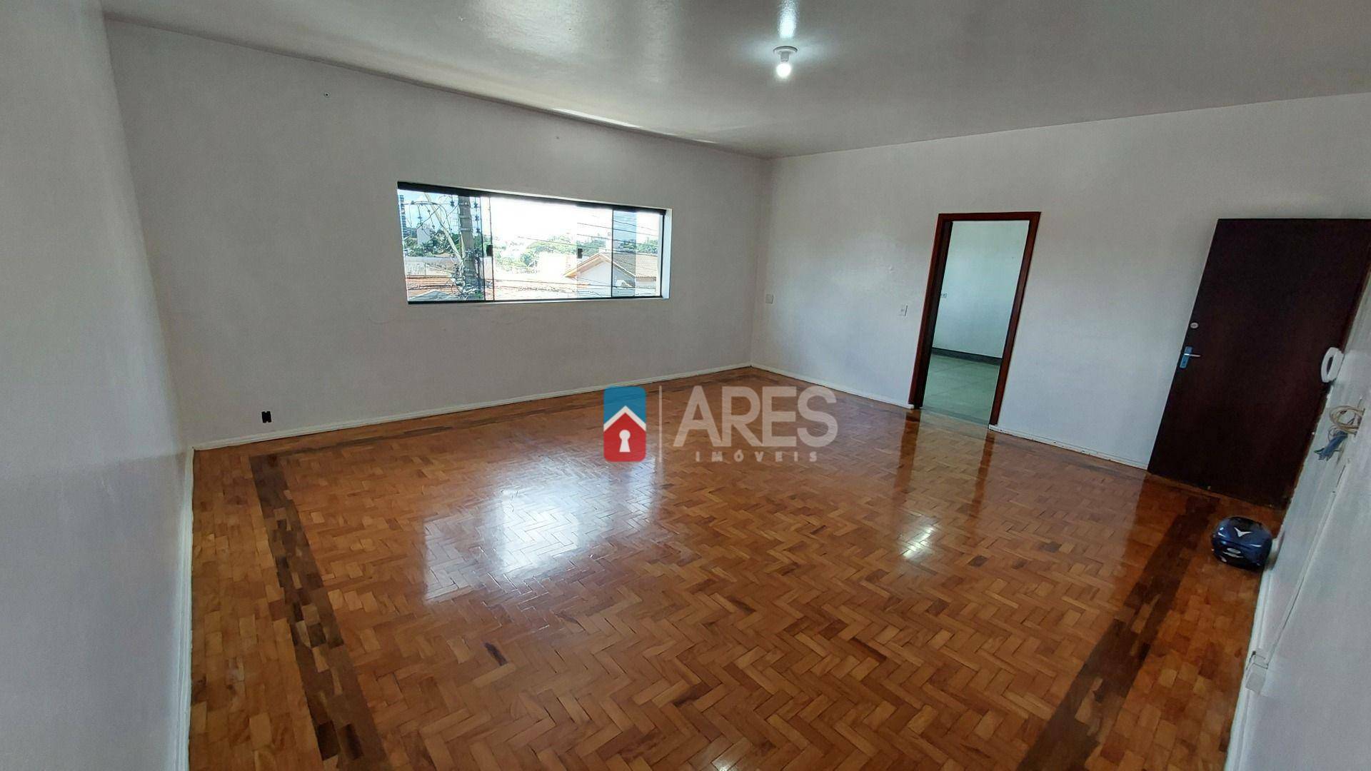 Casa para alugar com 4 quartos, 220m² - Foto 2