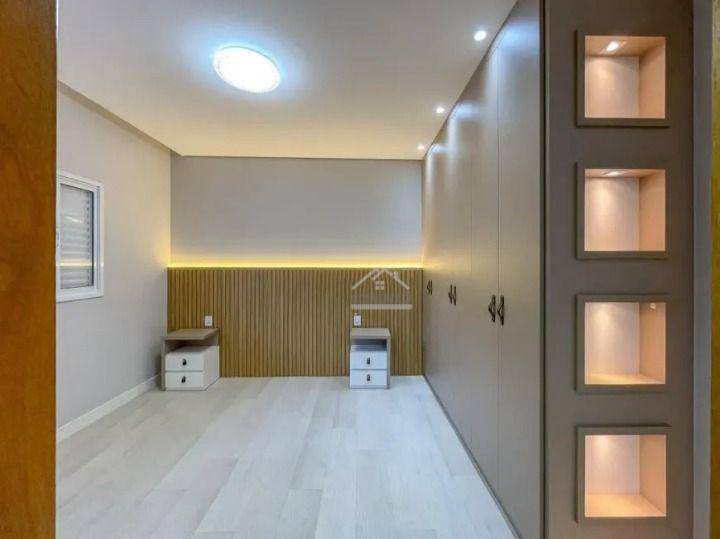 Casa à venda com 3 quartos, 216m² - Foto 14