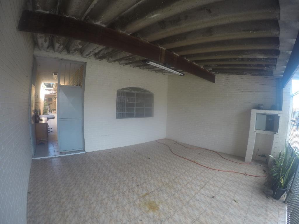 Casa à venda com 3 quartos, 120m² - Foto 1