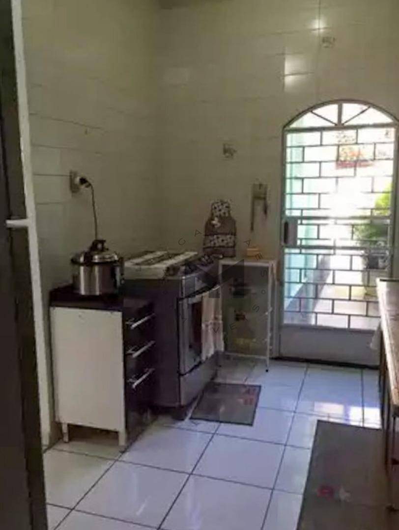 Casa à venda com 4 quartos, 240m² - Foto 18