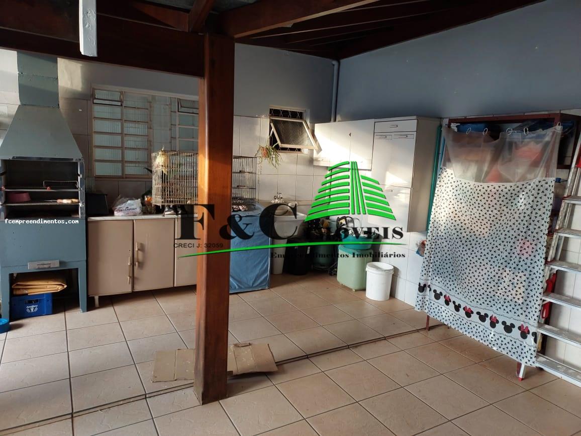 Casa à venda com 3 quartos, 200m² - Foto 3