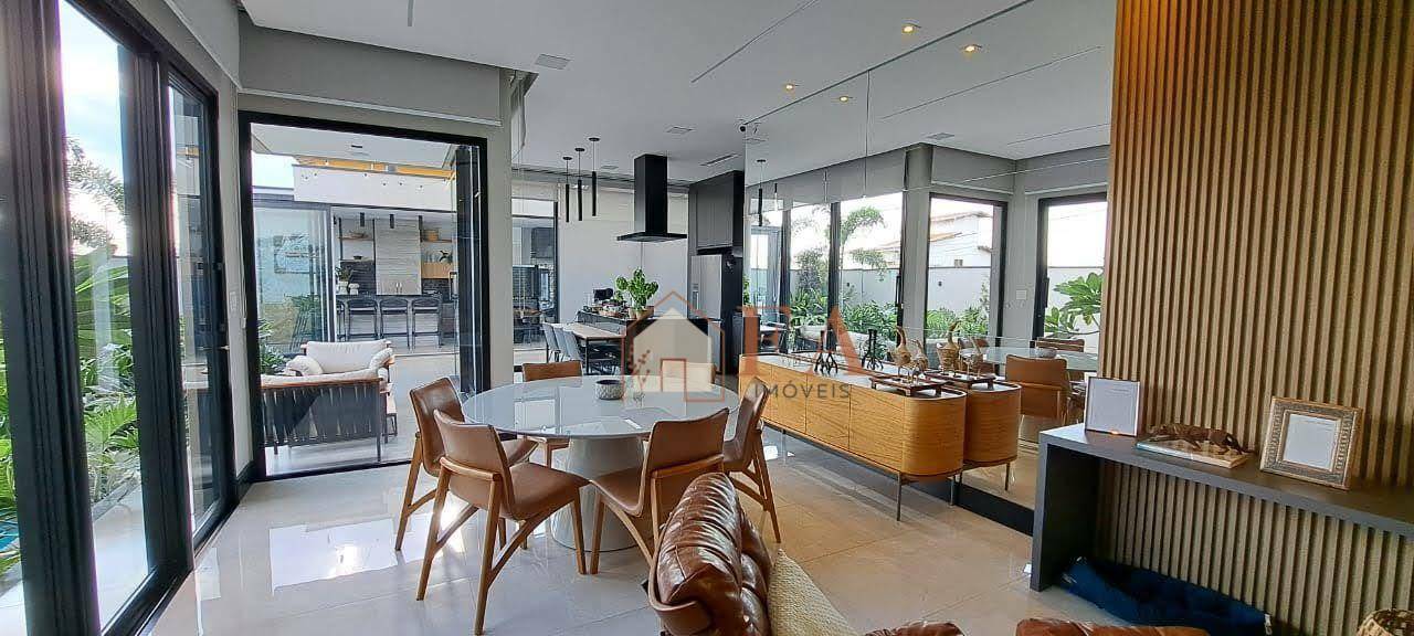 Casa à venda com 3 quartos, 210m² - Foto 1